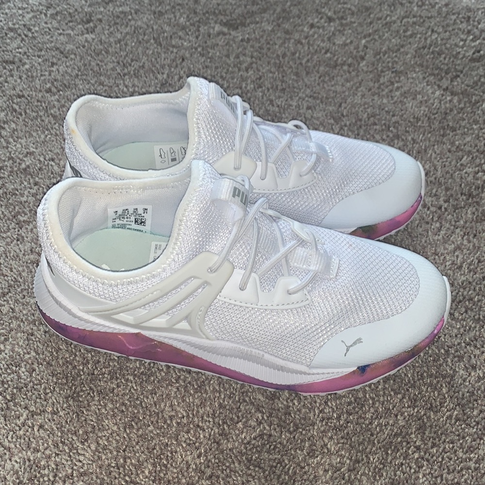 BRAND NEW Girls Size 3 Puma Athletic Sneakers - Picture 2 of 6